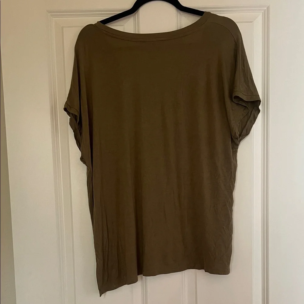 Forever 21 V-Neck Short Sleeve Tee - Picture 5 of 5